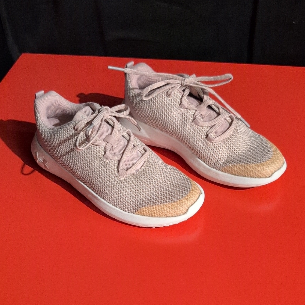 Under Armour Pink Mesh Running Shoes Low Top Lace Up Youth Size 4.5Y